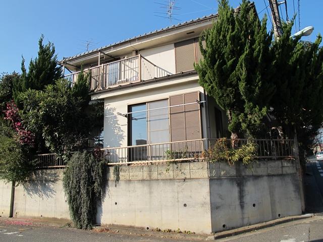 Local land photo. Site of the room in a quiet residential area