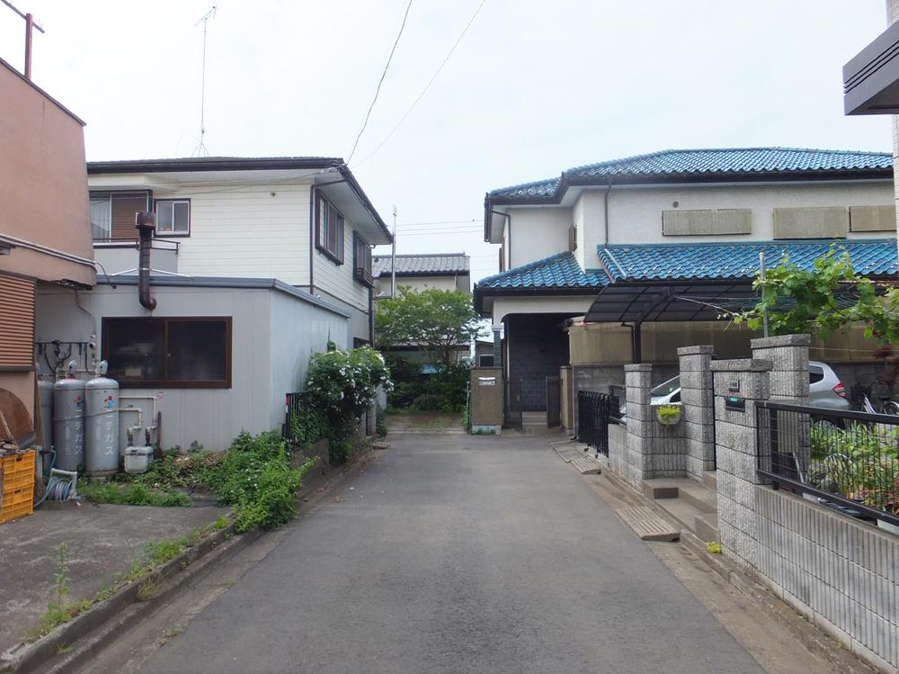 Local photos, including front road. Local (09 May 2013) Shooting