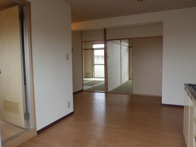 Other room space. How the other room from DK. 