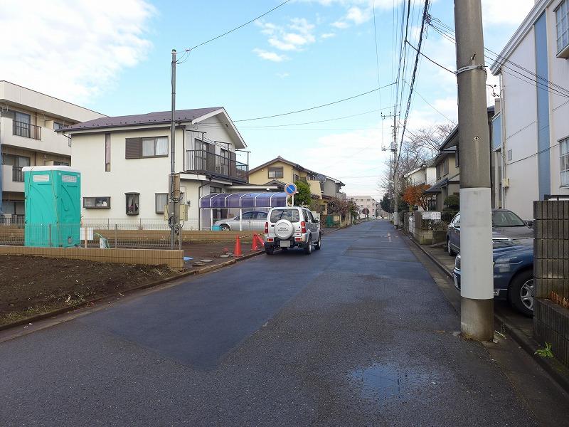 Local photos, including front road. Local (December 10, 2013) Shooting