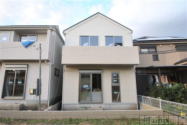 Local appearance photo. 1 Building Sunny! 