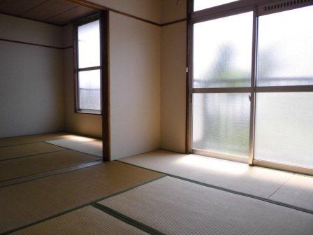 Other room space. From each room another angle. Good day in the southeast direction