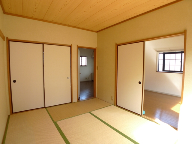 Other room space. Also it continues to also have balconies closet