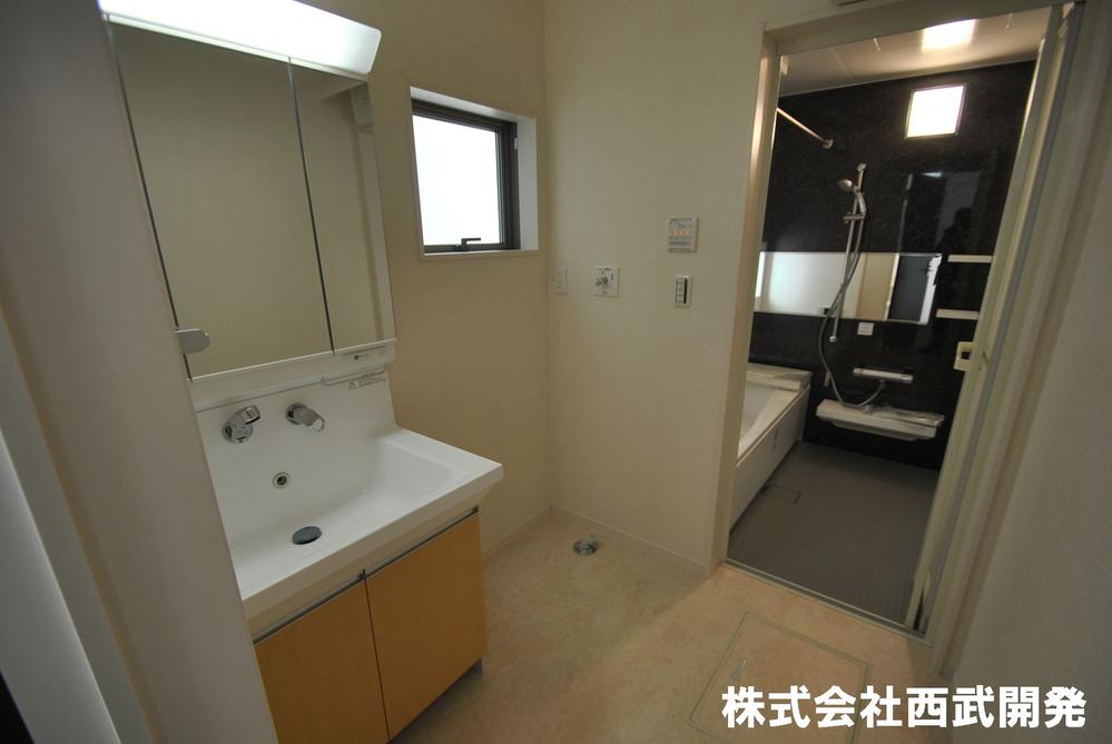 Wash basin, toilet. Washroom