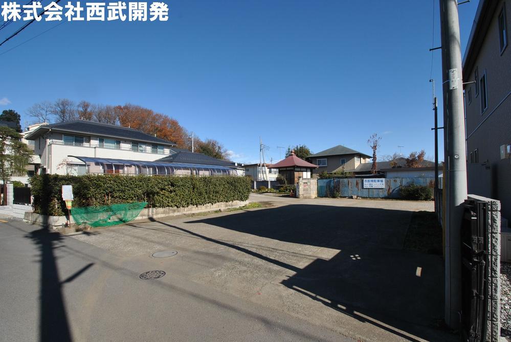 Local photos, including front road. Local land photo