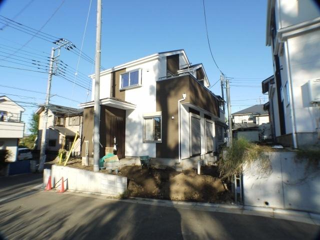 Local appearance photo. 1 Building