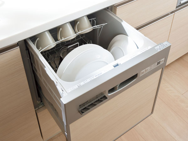 Kitchen.  [Dishwasher] By the circulation cleaning with a small amount of hot water, Dishwasher to drop firmly on the dirt while considering naturally. It supports the cleanup of tableware.  ※ Amenities of the web is model room H ・ Those that were taken K type (2013 April), Option (paid) are included. furniture ・ Furniture etc. are not included in the sale price. The option (paid) are subject Application deadline.