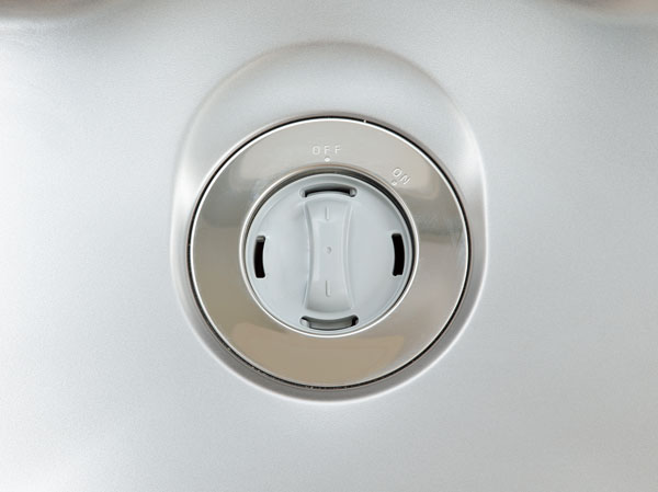 Kitchen.  [disposer] Standard equipped with a manual water supply equation disposer of grinding processes the raw garbage. Without having to worry about the unpleasant odor, It is sanitary. Also it leads to weight loss of garbage.  ※ Depending on the type of garbage you may not be able to process.