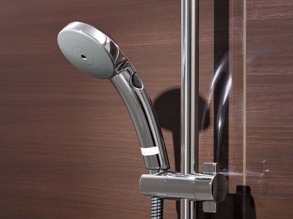 Bathing-wash room.  [Shower head with a water stop function] Hot water stop water shower head in the hand of the switch. A specification that water-saving effect can be expected by frequently stop.