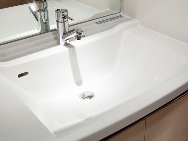 Bathing-wash room.  [Counter-integrated basin bowl] Wide type of artificial marble counter and a bowl of integrated sophisticated design. Is easy to clean because of the seam is not integrally molded.