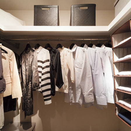 Receipt.  [Walk-in closet] Ya bulky clothes, Set up a walk-in closet can hold small items. You can use the more widely room.  ※ Yes by type ・ Yes No