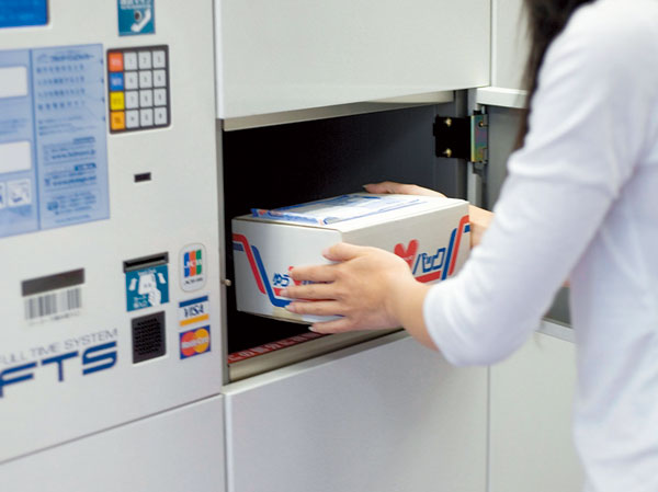 Variety of services.  [Delivery Box] We established the delivery box on the first floor mail corner. Since the 24-hour, You can receive at any time delivery. (Same specifications)