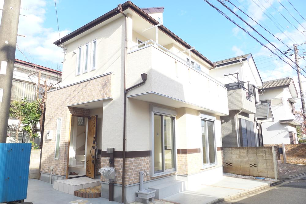 Local appearance photo. Local (12 May 2013) Shooting