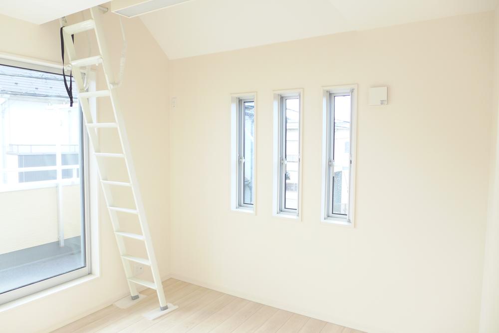 Non-living room. Indoor (12 May 2013) Shooting