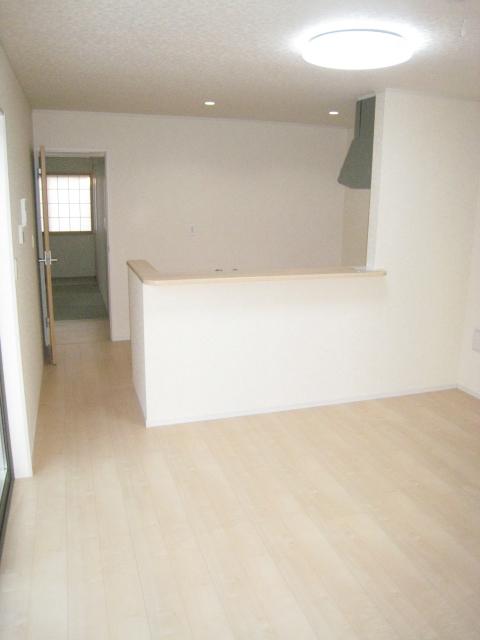 Living. Counter Kitchen, Bright living room