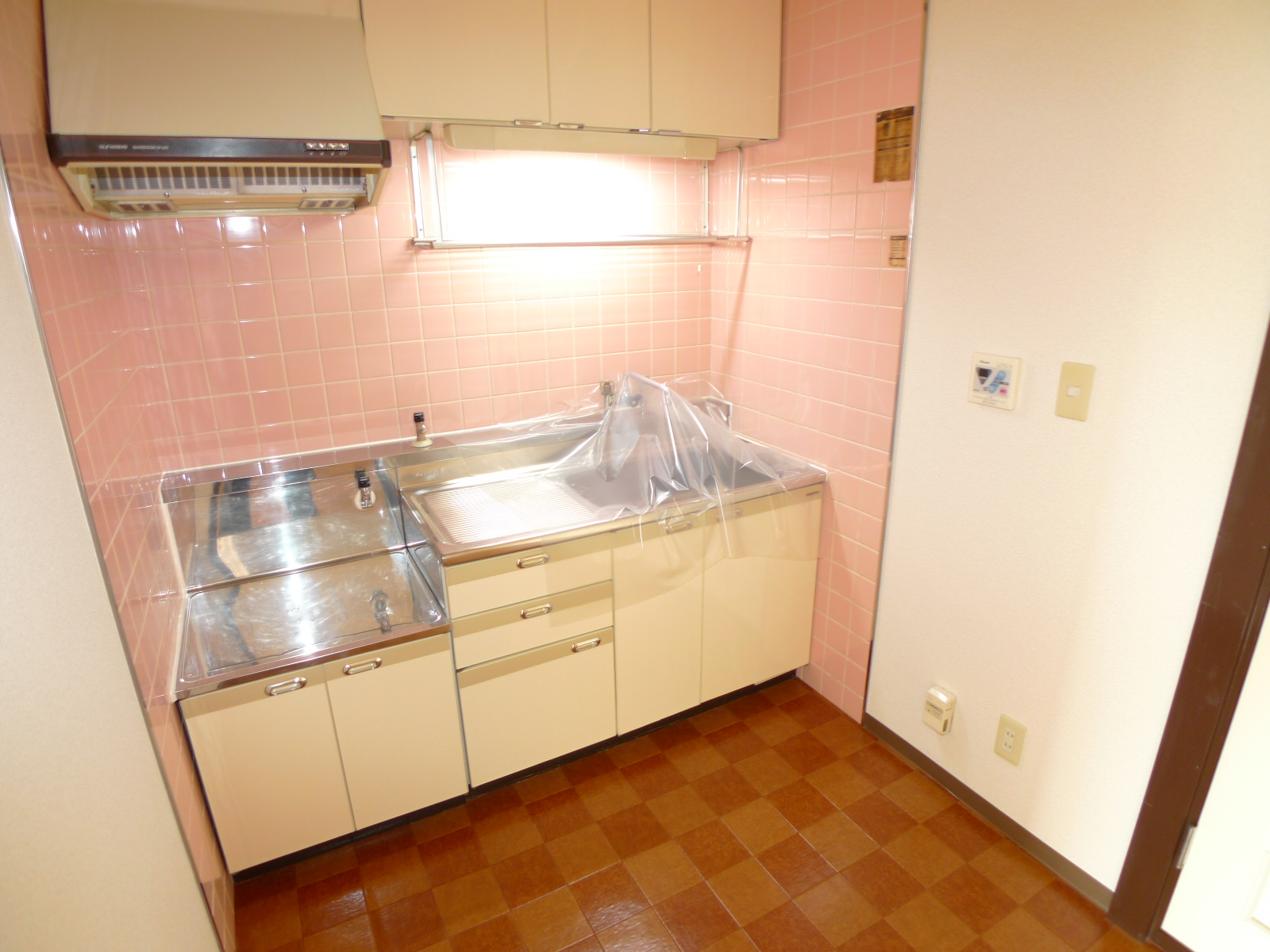 Kitchen. Gas stove correspondence