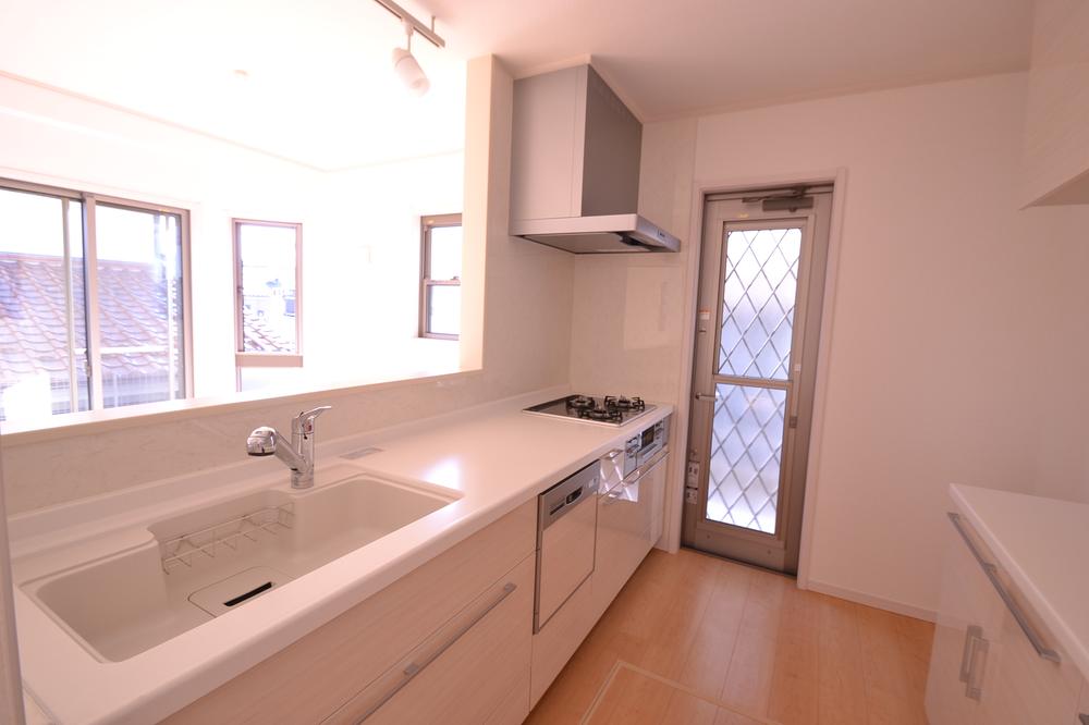 Kitchen. Indoor (10 May 2013) Shooting