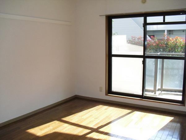 Living and room. Good per yang