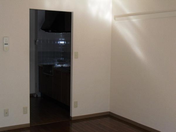 Living and room. Is the entrance to the kitchen