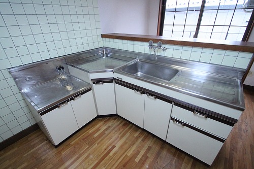 Kitchen. Apamanshop Tsurugashima shop TEL: 049-233-7511