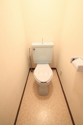 Toilet. Apamanshop Tsurugashima shop TEL: 049-233-7511