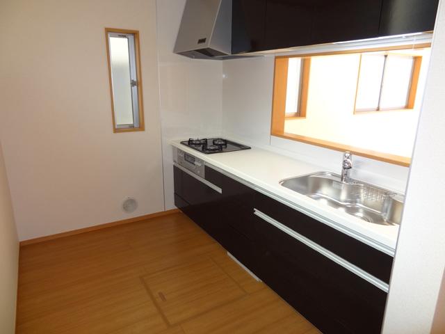 Kitchen. Indoor (11 May 2013) Shooting