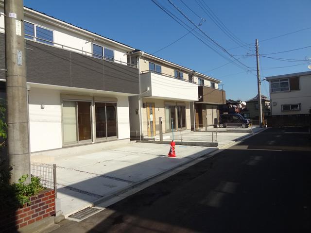 Local photos, including front road. Local (11 May 2013) Shooting