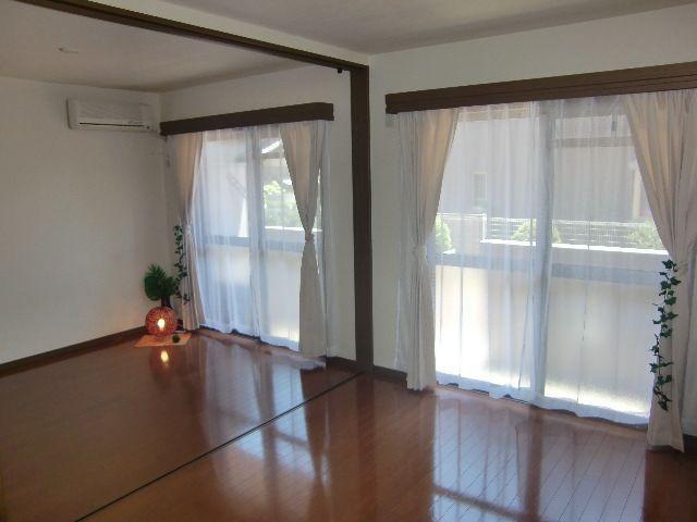 Living and room. Living (same type)