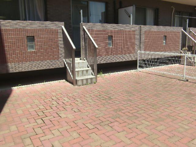 Garden. Private garden (same type)