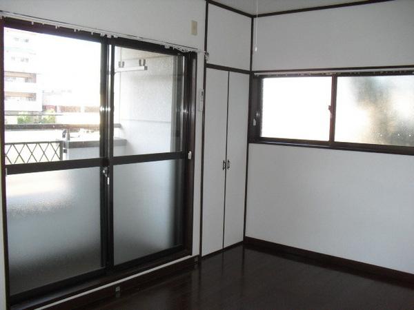 Living and room. Bright Western-style