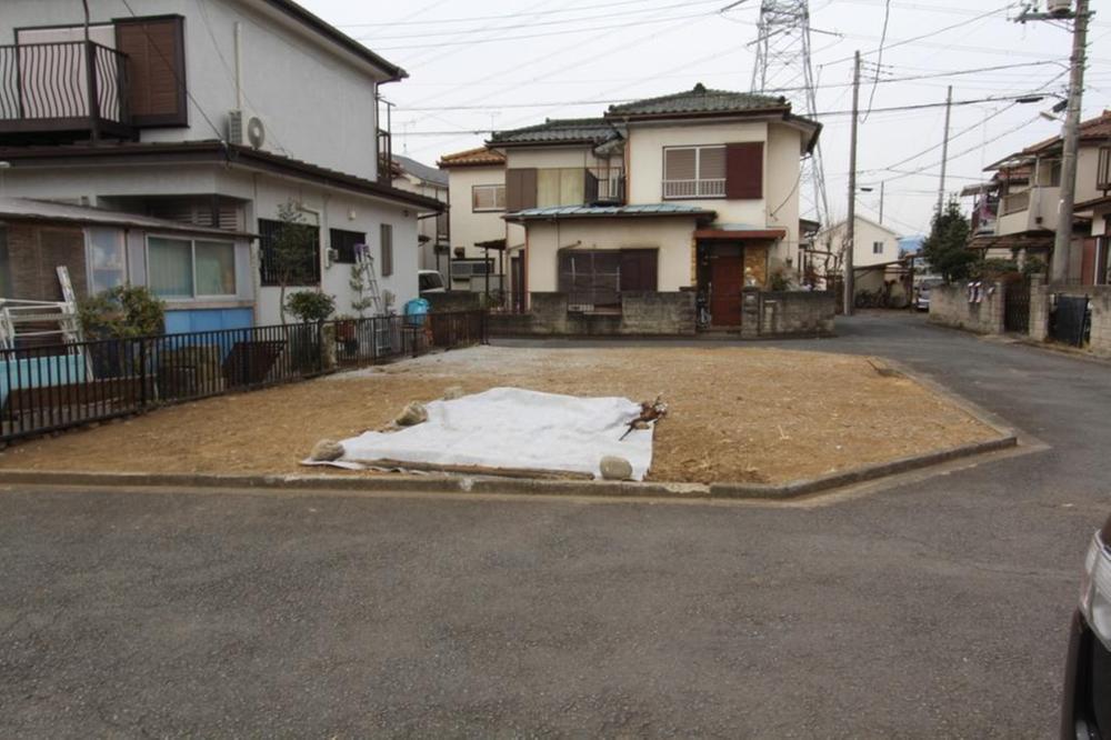 Local photos, including front road. Local land photo