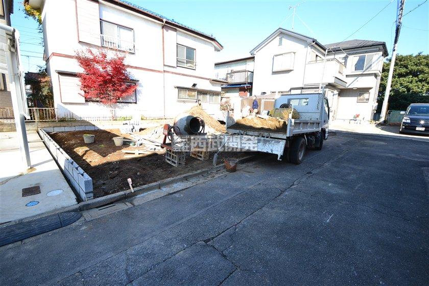 Local photos, including front road. Local (12 May 2013) Shooting