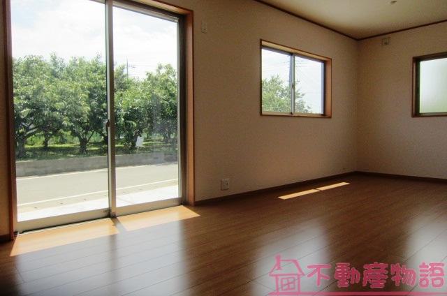 Same specifications photos (living)