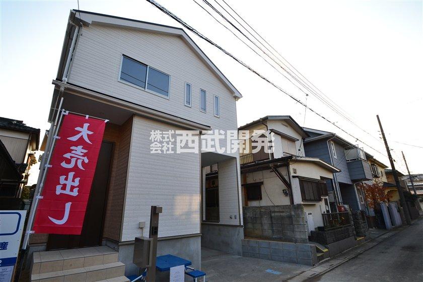 Local photos, including front road. Local (11 May 2013) Shooting