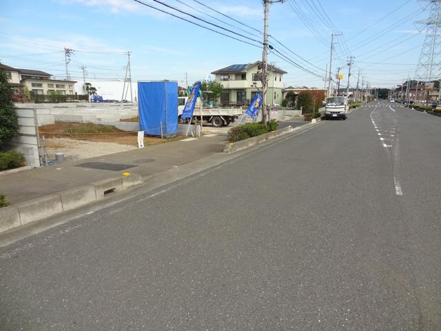 Local photos, including front road. Local (10 May 2013) Shooting