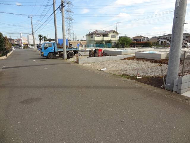 Local photos, including front road. Local (10 May 2013) Shooting