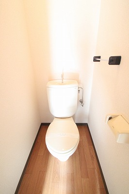 Toilet. Apamanshop Tsurugashima shop TEL: 049-233-7511