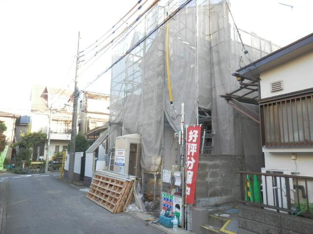 Local photos, including front road. Local (10 May 2013) Shooting