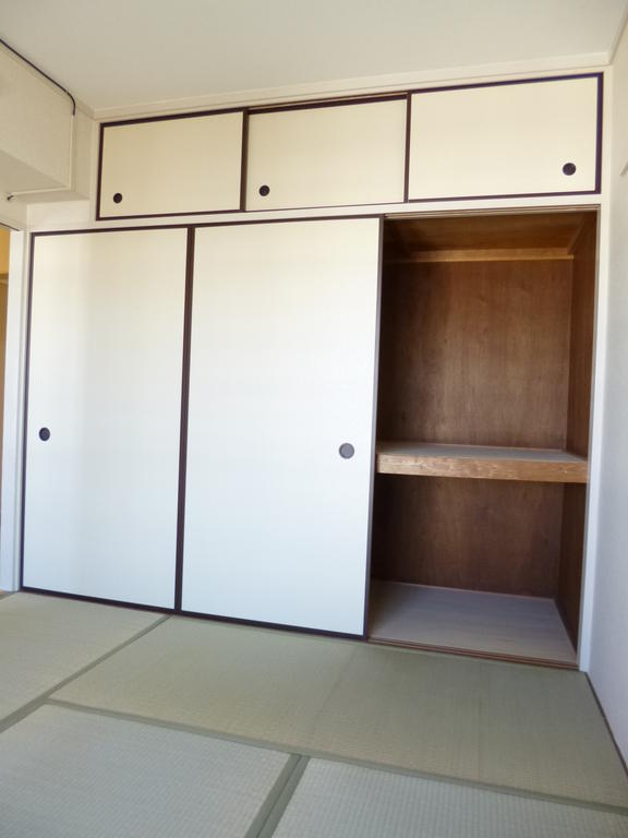 Receipt. It is also happy also storage capacity because of upper closet.