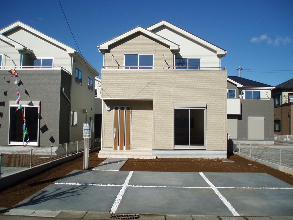 Local appearance photo. 9 Building