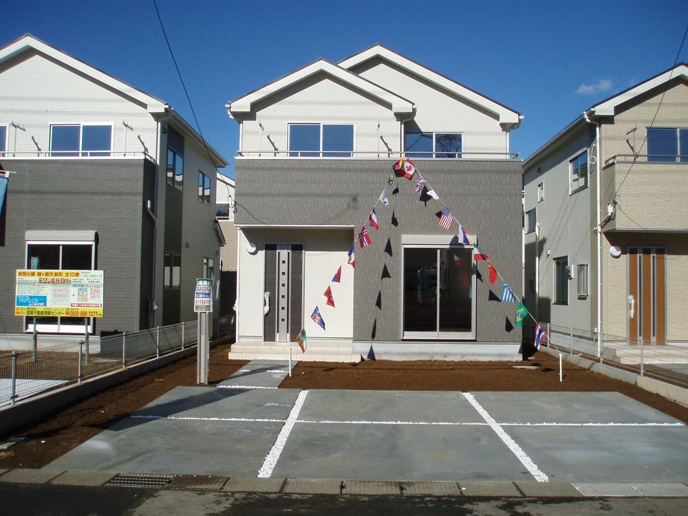 Local appearance photo. 8 Building