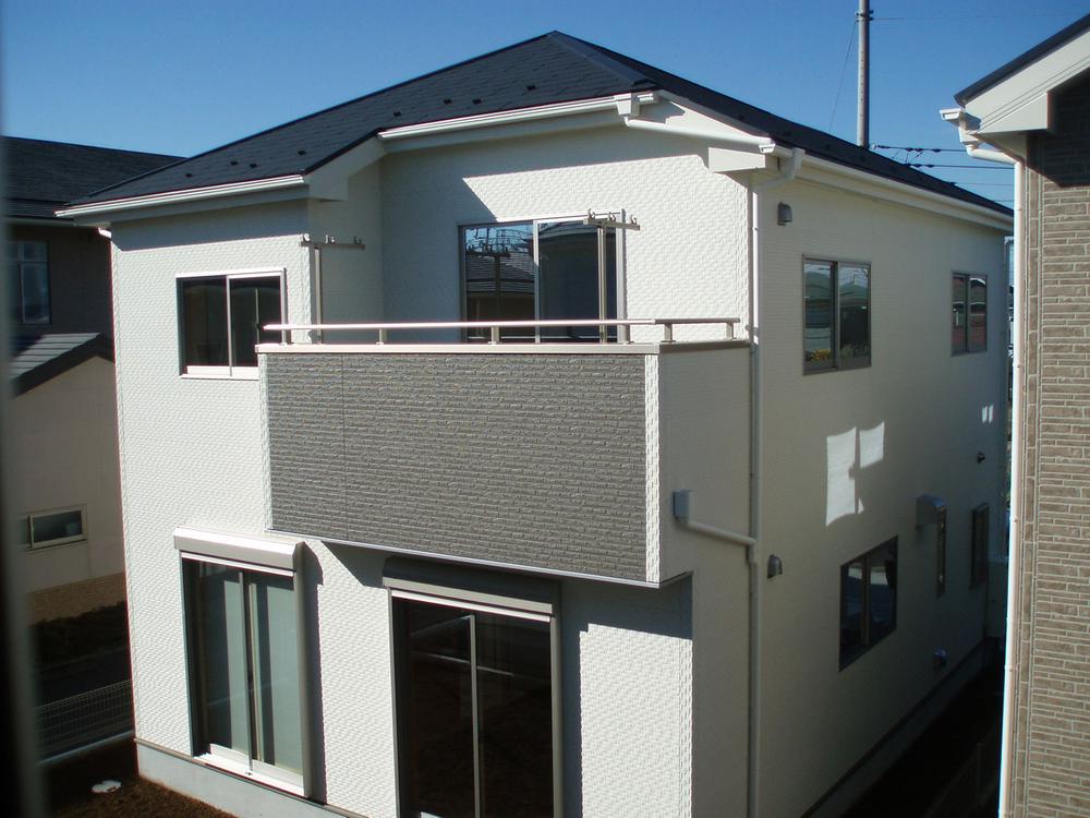 Local appearance photo. 5 Building