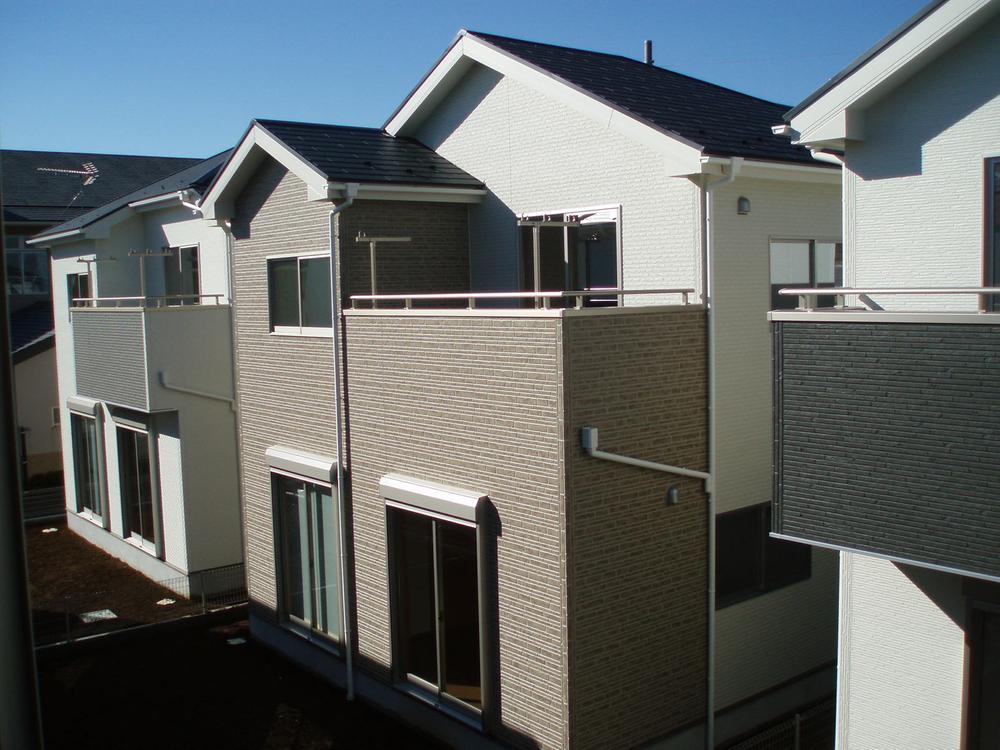 Local appearance photo. 4 Building