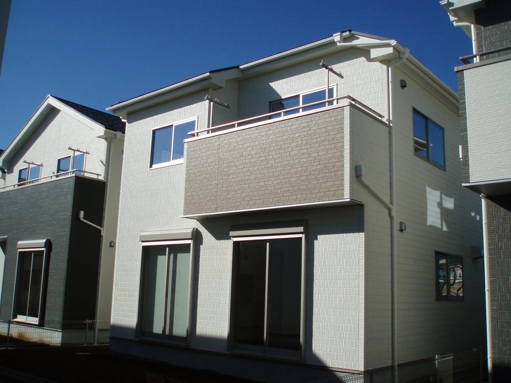 Local appearance photo. Building 2