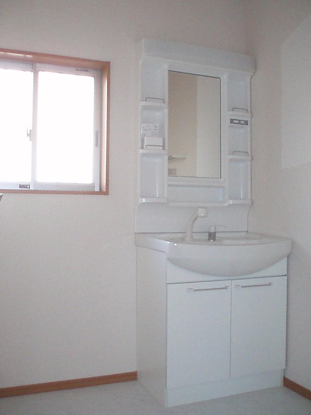 Wash basin, toilet. 7 Building room (12 May 2013) Shooting