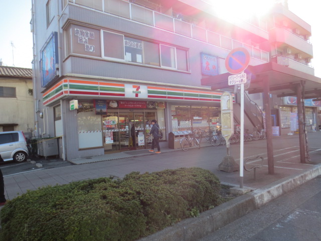 Convenience store. Seven-Eleven (convenience store) to 400m