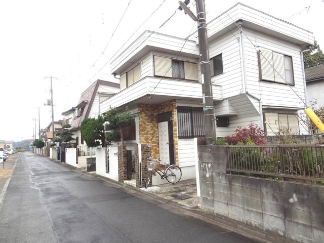 Local photos, including front road. Local (11 May 2013) Shooting