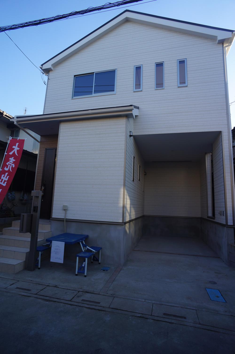 Local appearance photo. Local (11 May 2013) Shooting