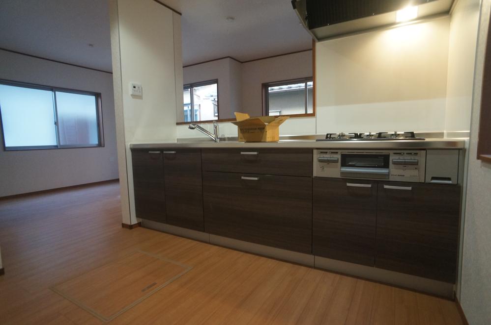 Kitchen. Indoor (11 May 2013) Shooting