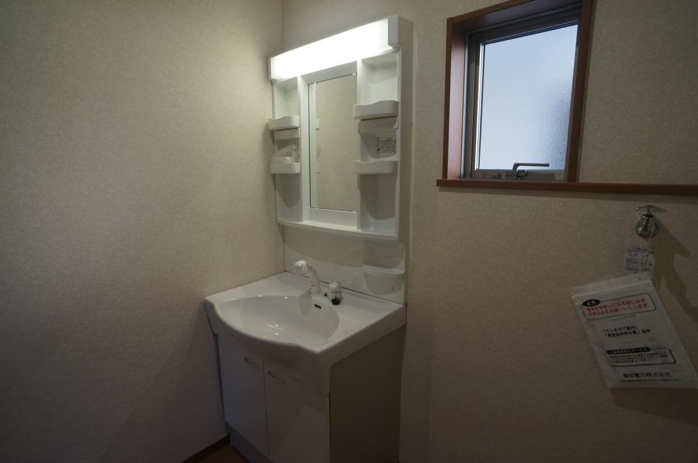 Wash basin, toilet. Indoor (11 May 2013) Shooting